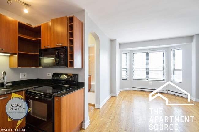 732 W Bittersweet Pl in Chicago, IL - Building Photo - Building Photo