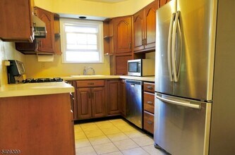 17 Wellington Rd in Livingston, NJ - Building Photo - Building Photo