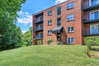 Groton Towers in Groton, CT - Building Photo - Building Photo