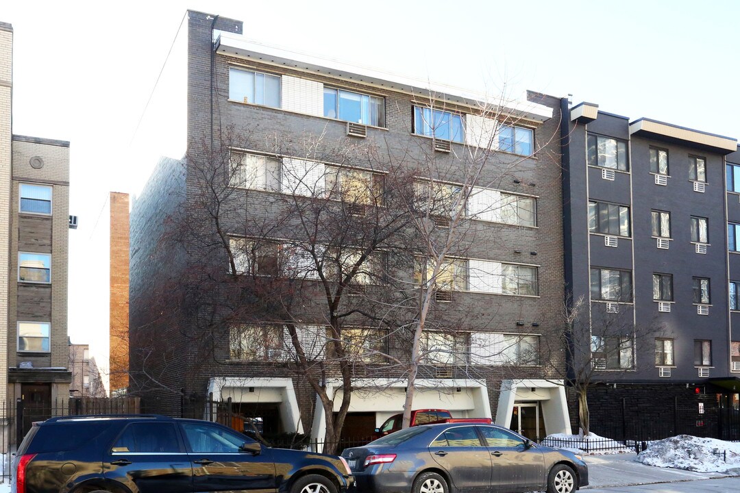 6128 N Kenmore Ave in Chicago, IL - Foto de edificio