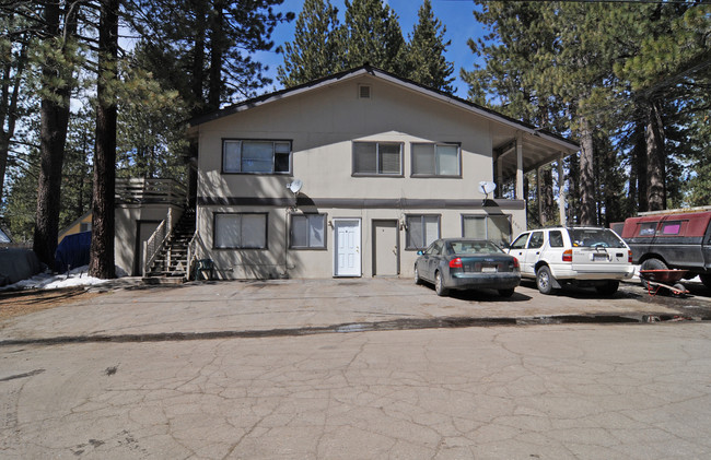 2601 Sussex Ave in South Lake Tahoe, CA - Foto de edificio - Building Photo