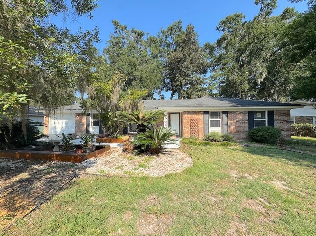 property at 9 Mistletoe Ct