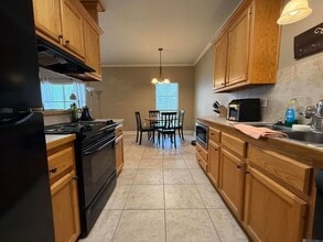 828 Meadow Bend Dr in Baton Rouge, LA - Foto de edificio - Building Photo