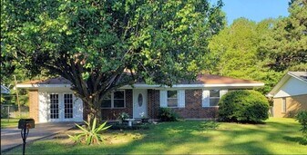 120 Powell Dr in Leesville, LA - Building Photo