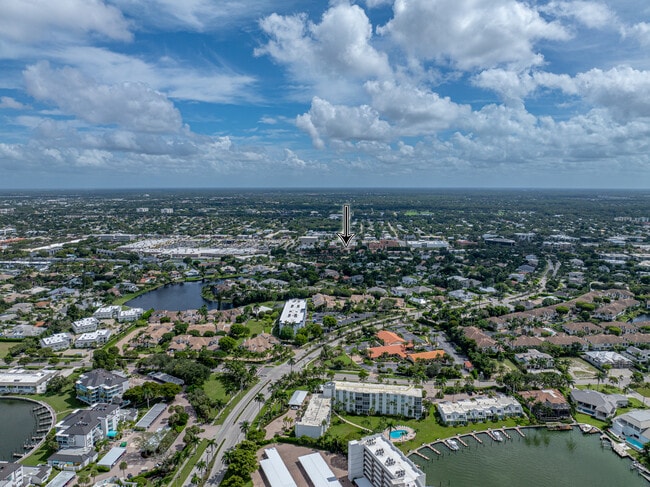 4082 Belair Ln in Naples, FL - Building Photo - Building Photo