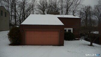 11 Little River Ln in Middletown, CT - Building Photo