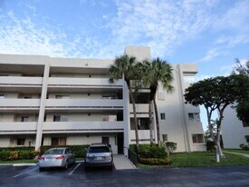 3186 Via Poinciana in Greenacres, FL - Building Photo