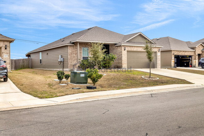 673 Ridge Maze Rd in New Braunfels, TX - Building Photo - Building Photo