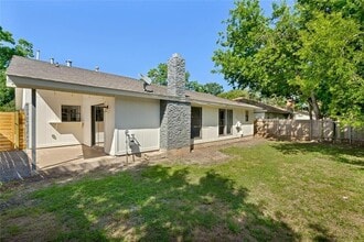 10518 Robinwood Cir in Austin, TX - Building Photo - Building Photo