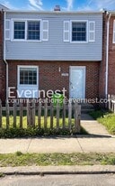 2325 McClellan Ct in Dumfries, VA - Building Photo