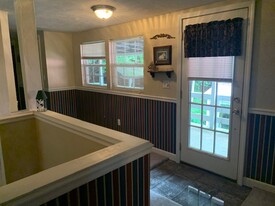 85 Conservative Ln, Unit Upstairs effeciency in Hendersonville, NC - Building Photo
