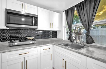 7151 Taft St in Hollywood, FL - Building Photo - Building Photo