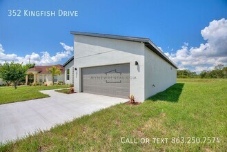 352 Kingfish Dr in Poinciana, FL - Foto de edificio - Building Photo