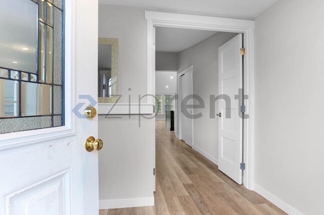 1020 151st Ave SE in Bellevue, WA - Building Photo - Building Photo