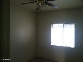 423 S Mitchell Dr in Tempe, AZ - Foto de edificio - Building Photo