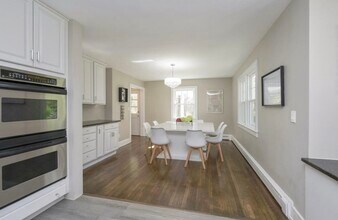 110 Douglas Rd in Chappaqua, NY - Building Photo - Building Photo