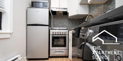 511 W Belmont Ave, Unit 23 in Chicago, IL - Building Photo - Building Photo