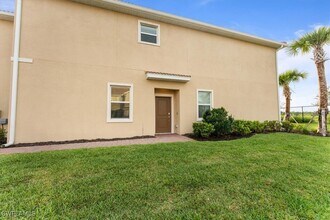 2925 Tardiff Dr in Naples, FL - Building Photo - Building Photo
