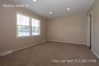 11314 W 74th Terrace in Shawnee, KS - Building Photo - Building Photo