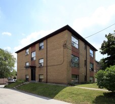 131 Scarlett Rd in Toronto, ON - Building Photo
