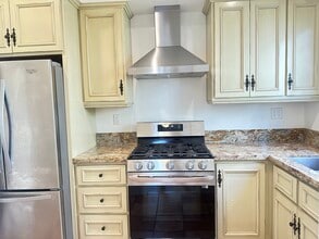 1607 S Sierra Bonita Ave, Unit 1607 in Los Angeles, CA - Building Photo - Building Photo