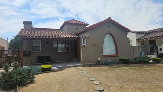 2028 W 81st St in Los Angeles, CA - Building Photo