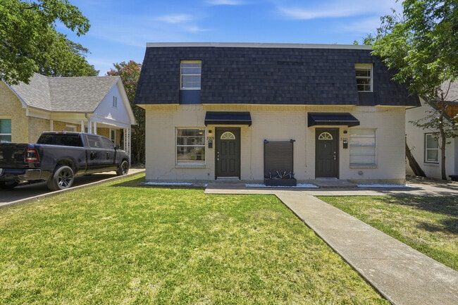 3209 Rogers Ave