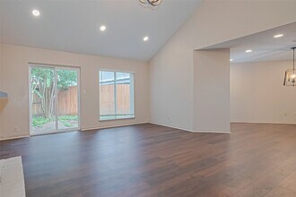 1940 E Allegro St in Houston, TX - Building Photo - Building Photo