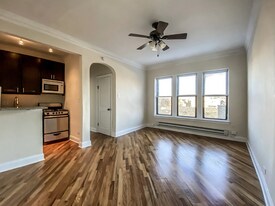 4610 N Paulina St, Unit 202 in Chicago, IL - Building Photo