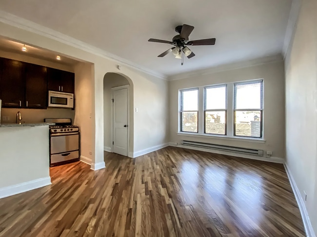 4610 N Paulina St, Unit 202