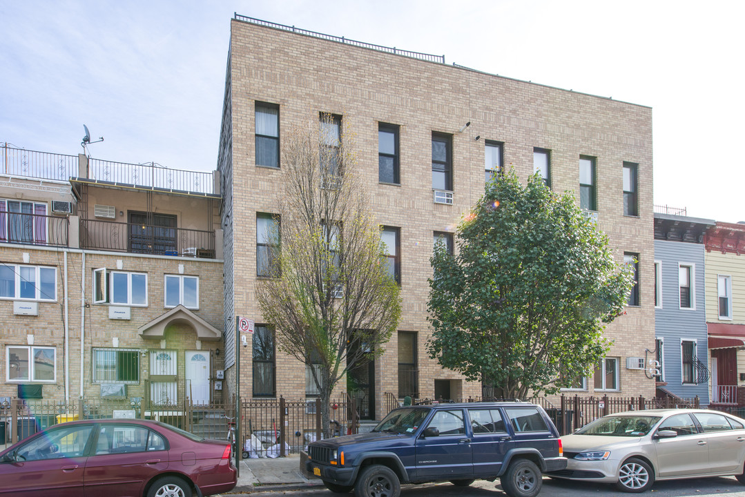 134 Jefferson St in Brooklyn, NY - Building Photo