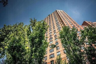 377 Rector Pl in New York, NY - Foto de edificio - Building Photo