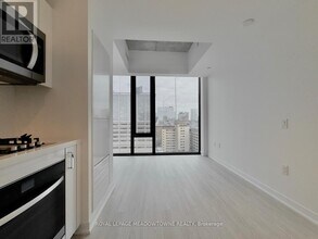 195 McCaul St in Toronto, ON - Building Photo - Building Photo