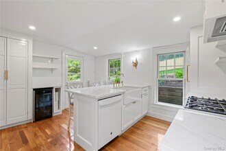 152 Main St in Cold Spring Harbor, NY - Building Photo - Building Photo