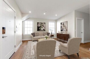 108 South St in Oyster Bay, NY - Building Photo