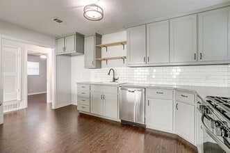 213 NW Jayellen Ave in Burleson, TX - Building Photo - Building Photo
