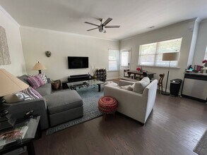 2042 Bolton Rd NW in Atlanta, GA - Building Photo - Building Photo