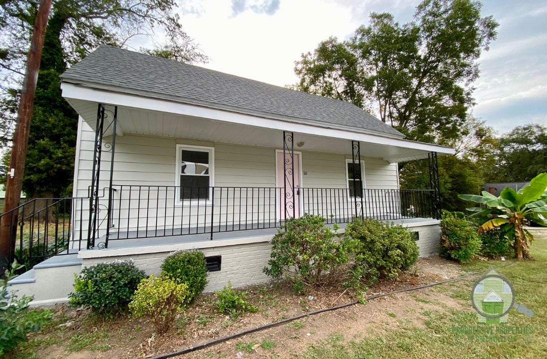 16 Smith St in Greenville, SC - Building Photo