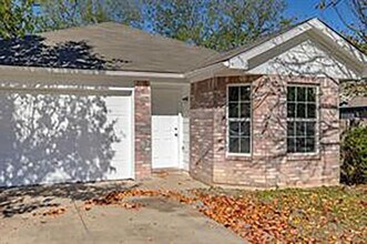 1021 Stella St in Fort Worth, TX - Building Photo - Building Photo