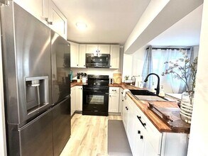 528 E 37th St in Savannah, GA - Building Photo - Building Photo