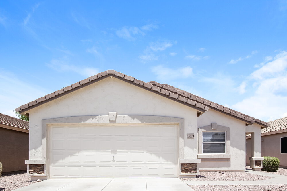 11638 W Carol Ave in Youngtown, AZ - Foto de edificio