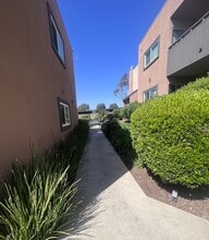 Villa Pacific Apartments in Oceanside, CA - Foto de edificio - Building Photo