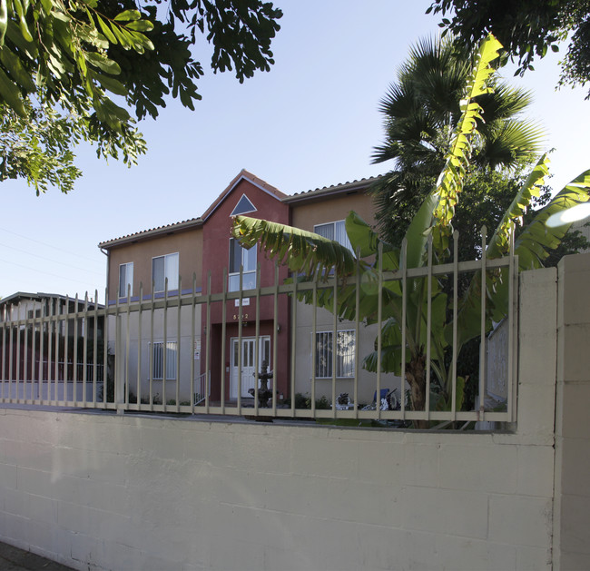 5712 La Mirada Ave in Los Angeles, CA - Foto de edificio - Building Photo