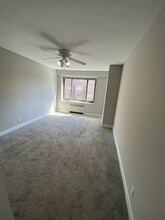 1300 N Lake Shore Dr, Unit 1418 in Chicago, IL - Building Photo - Building Photo