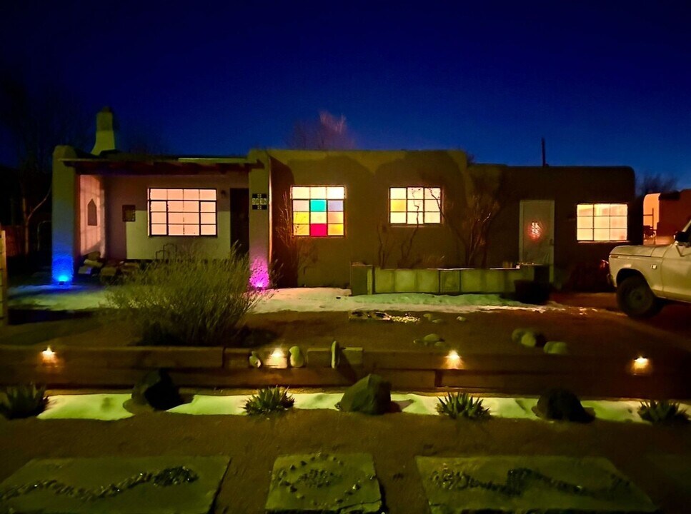 2038 Kiva Rd in Santa Fe, NM - Building Photo
