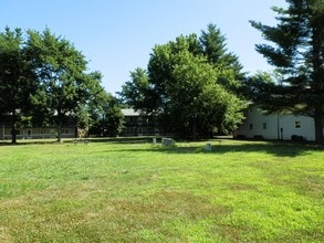 Stone Manor in Benton, IL - Building Photo - Building Photo