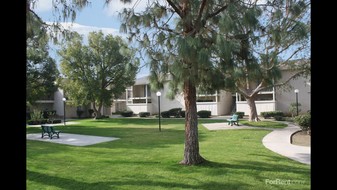 Stockdale Garden Villas Apartments