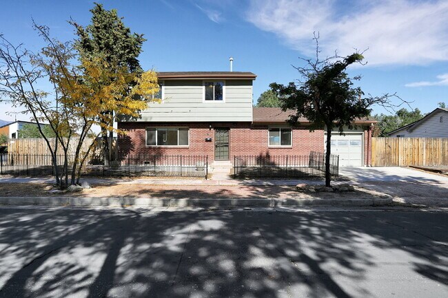 6 E Van Buren St in Colorado Springs, CO - Building Photo - Building Photo