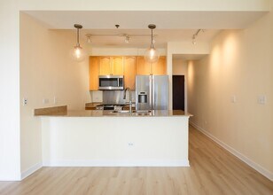 1400 S Michigan Ave, Unit 1711 in Chicago, IL - Building Photo - Building Photo