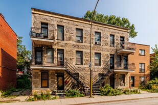 4432 Saint-Antoine Rue O in Montréal, QC - Building Photo